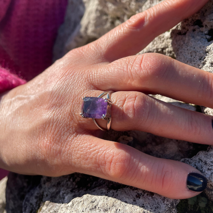 Anello con 2025 ametista rettangolare