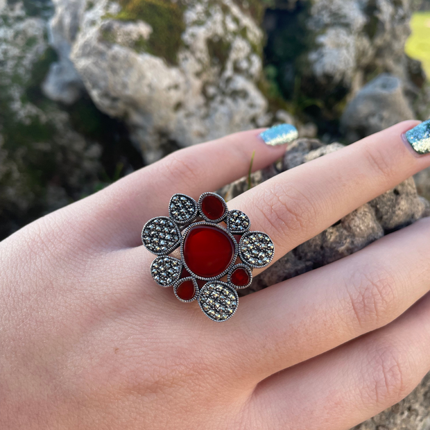 Anello fiore natura rosso pietre argento roma etnico myka gioielli chiara ferragni gioielli artigianali gioielli fatti a mano negozio di gioielli a roma gioielleria a roma