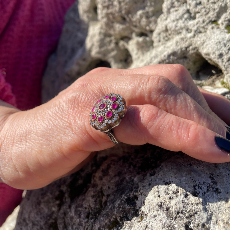 anello turco fiore di rubini e zirconi regalo rosa lilla viola fucsia donna regalo per donna roma etnico myka gioielli chiara ferragni gioielli artigianali gioielli fatti a mano negozio di gioielli a roma gioielleria a roma