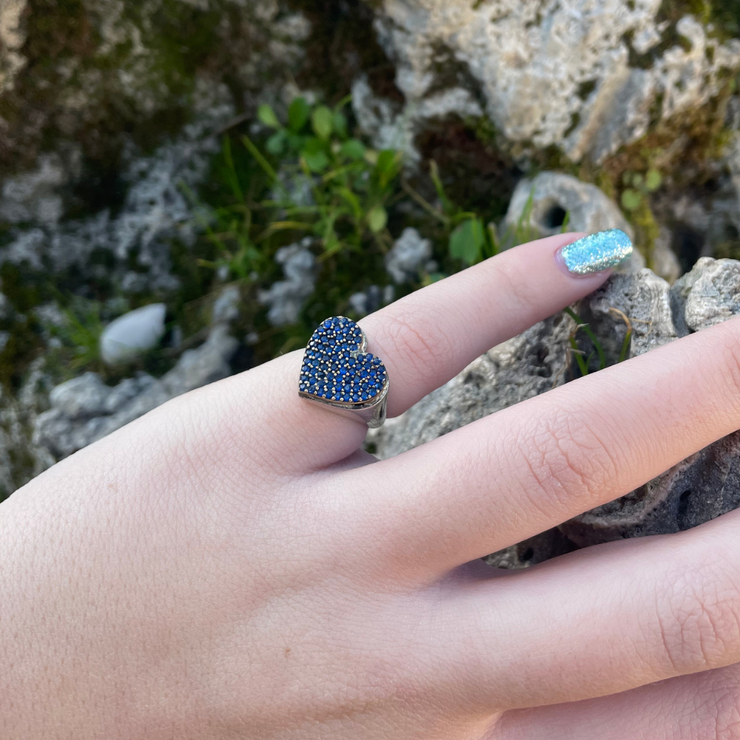 anello pietre piccole blu cuore con decori  roma etnico myka gioielli chiara ferragni gioielli artigianali gioielli fatti a mano negozio di gioielli a roma gioielleria a roma